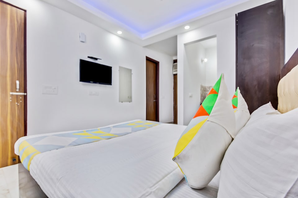 OYO 49801 Comfortable Studio Paras Hospital, DLF 4 Gurgaon, Gurgaon