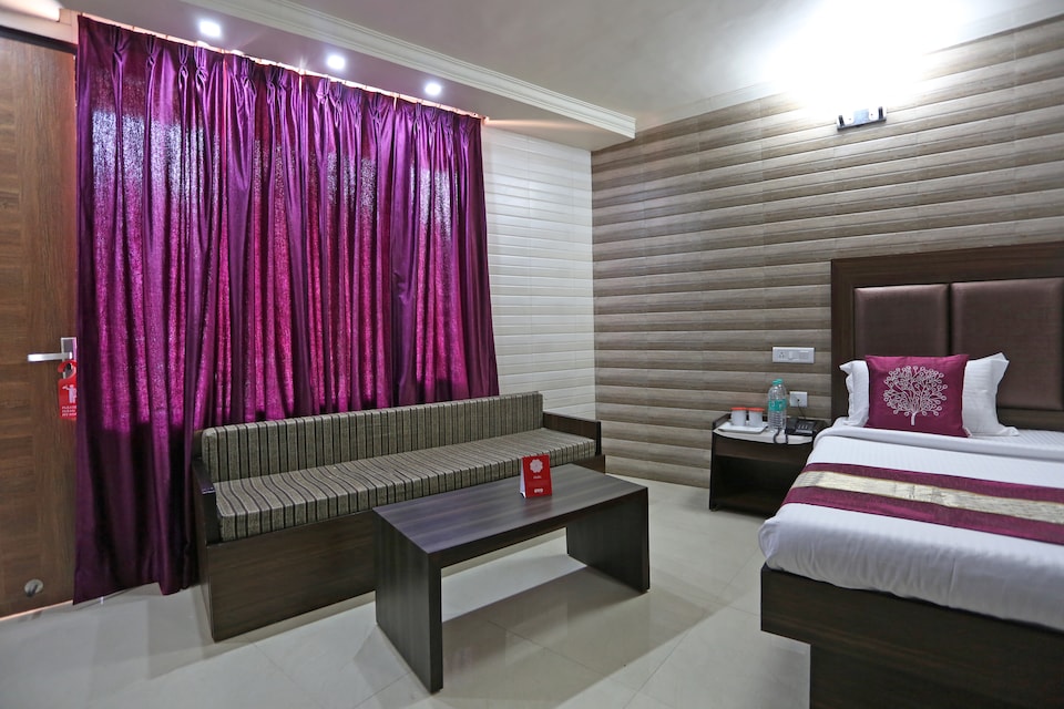 OYO 4872 Hotel Cloud7, Mall Road Nainital, Nainital