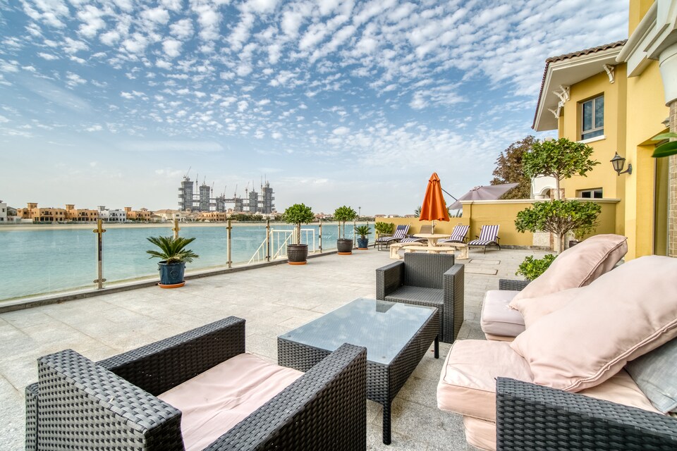 OYO 268 Home Building 6, Palm Marina Residence 2BHK, Jumeirah Beach Residence Dubai, Dubai