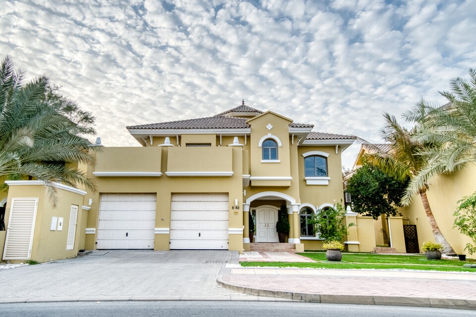 OYO 268 Home Building 6, Palm Marina Residence 2BHK, Jumeirah Beach Residence Dubai, Dubai