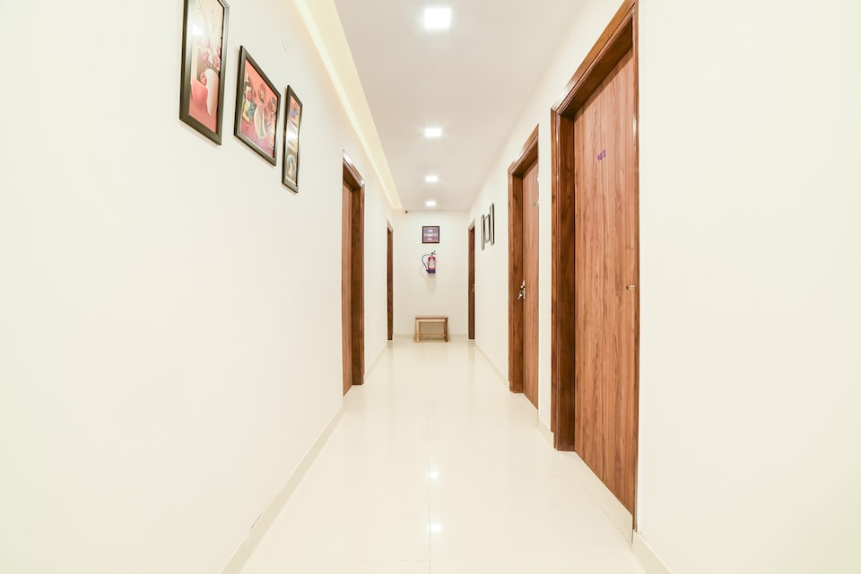 Flagship Comfortable Stay Near Tdi Mall, Paschim Vihar Delhi, Delhi