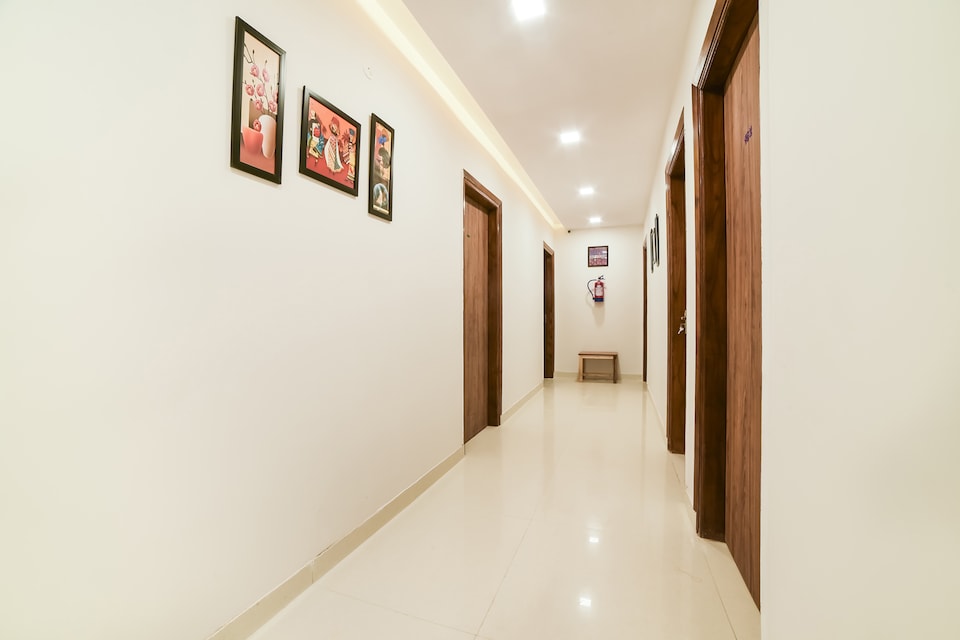 Flagship Comfortable Stay Near Tdi Mall, Paschim Vihar Delhi, Delhi