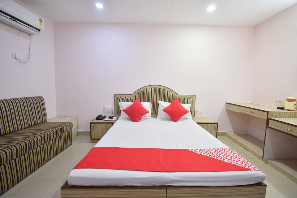OYO 49863 Hotel Ambassador, Lashkar, Gwalior