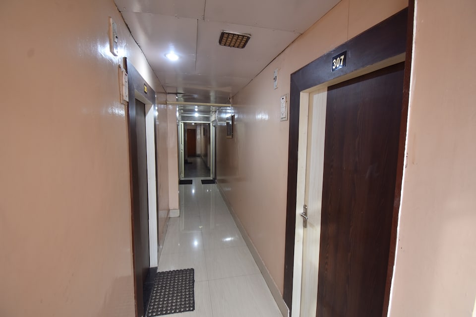 OYO 49863 Hotel Ambassador, Lashkar, Gwalior