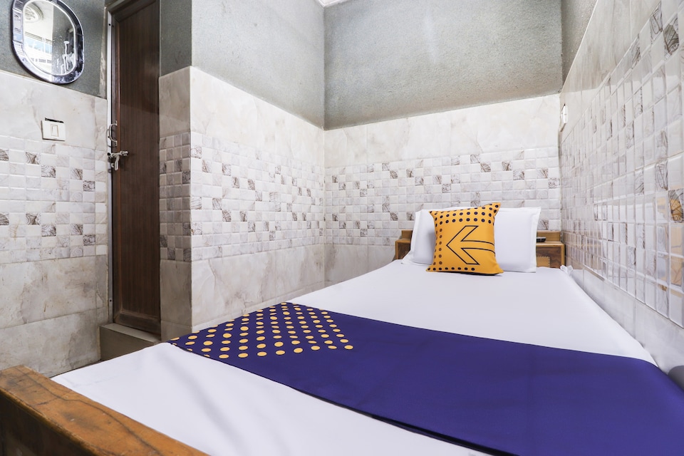 SPOT ON 49877 Hotel Rajvanshi Palace, Orai, Orai