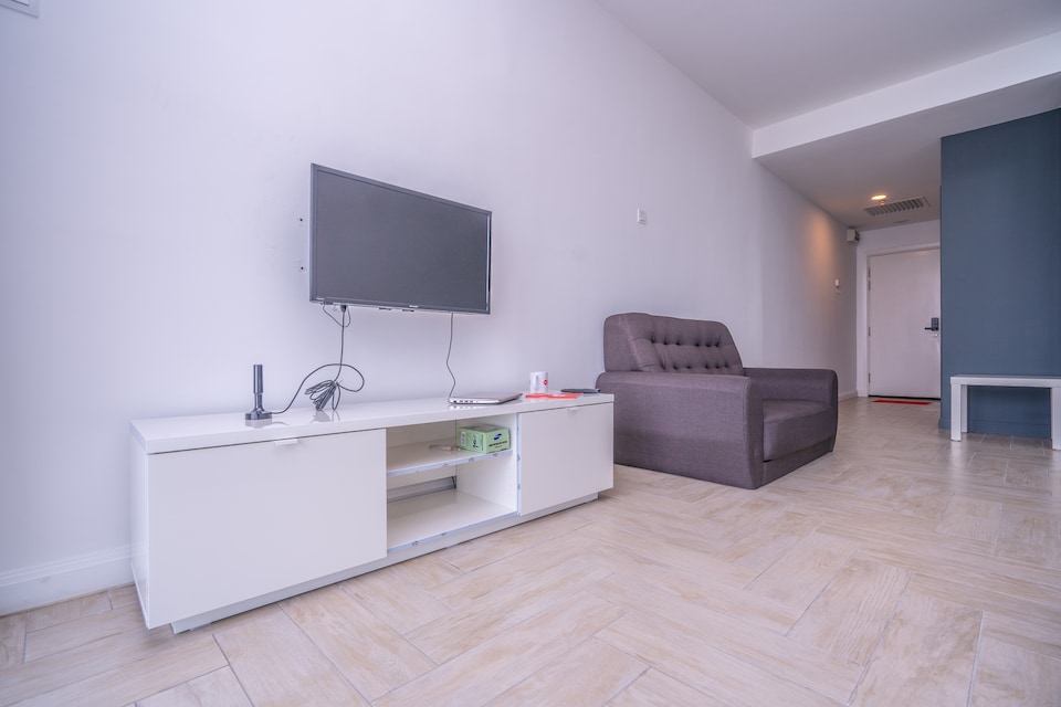 OYO Home 89371 Lavish 1br Empire City Marriott, Damansara Perdana, Petaling Jaya