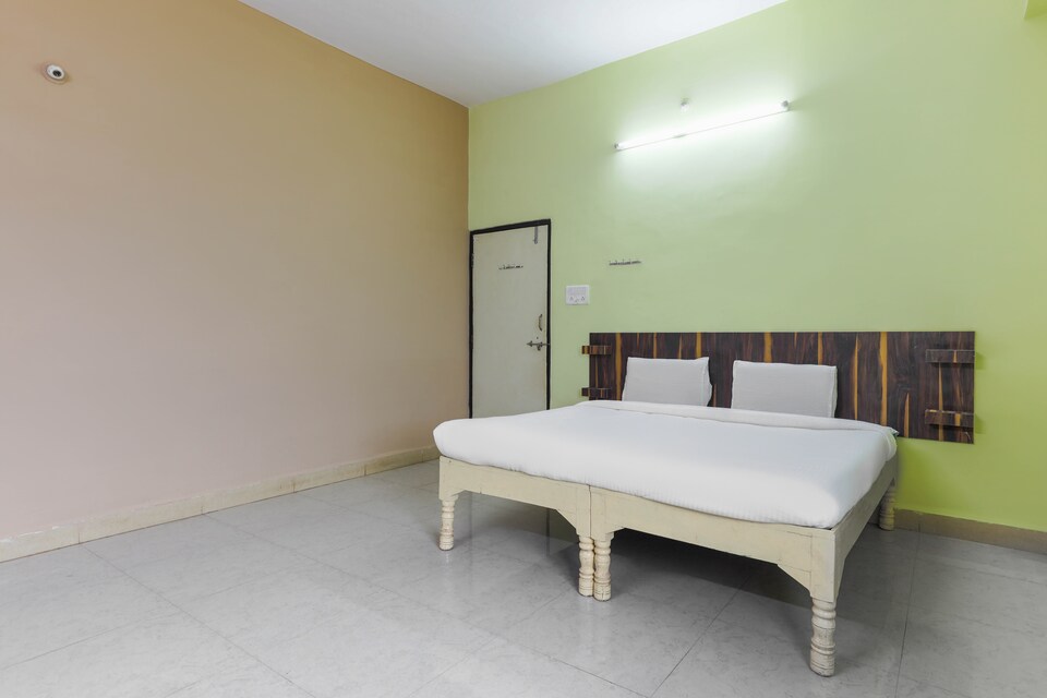 SPOT ON 49880 Guna Palace , Guna, Guna