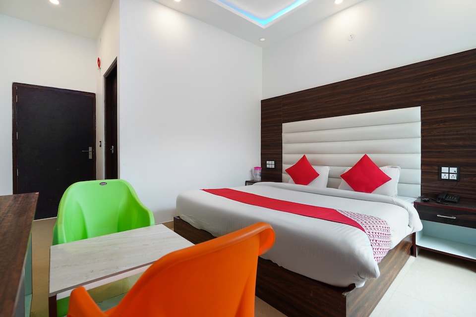 OYO 49889 Rahul Restaurant And Guest House, Library Chowk Mussoorie, Mussoorie