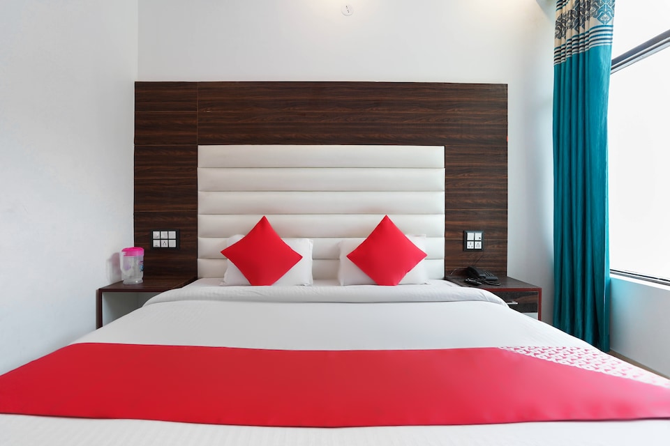 OYO 49889 Rahul Restaurant And Guest House, Library Chowk Mussoorie, Mussoorie