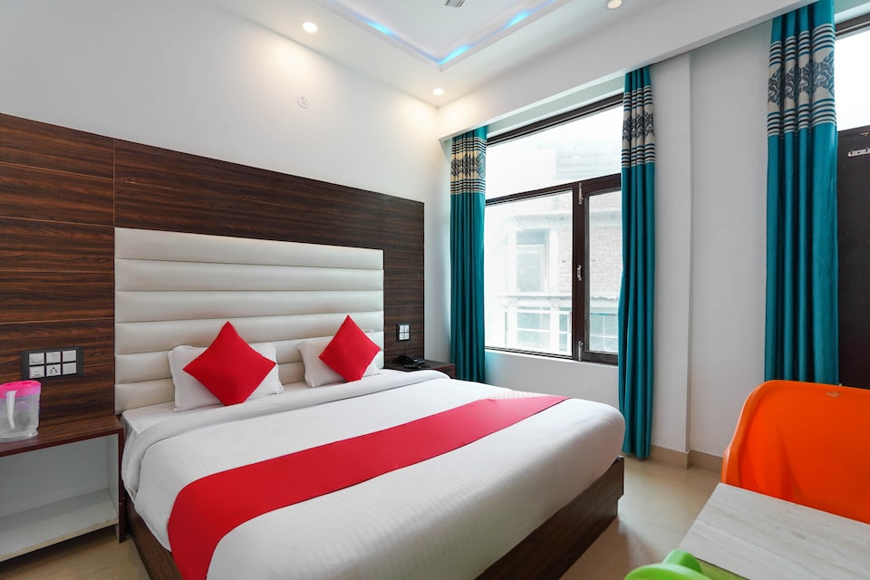 OYO 49889 Rahul Restaurant And Guest House, Library Chowk Mussoorie, Mussoorie