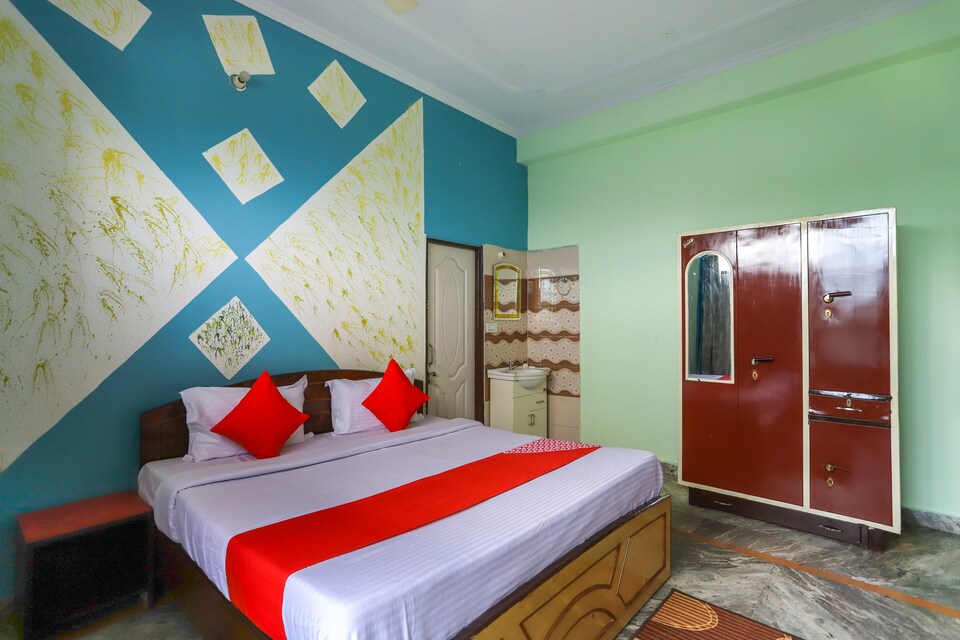 OYO 49911 Foodies, Mandi, Mandi