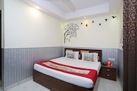 OYO Hotel Golden Park Near Dwarka Sector 9 Metro Station
