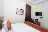 OYO Hotel Golden Park Near Dwarka Sector 9 Metro Station