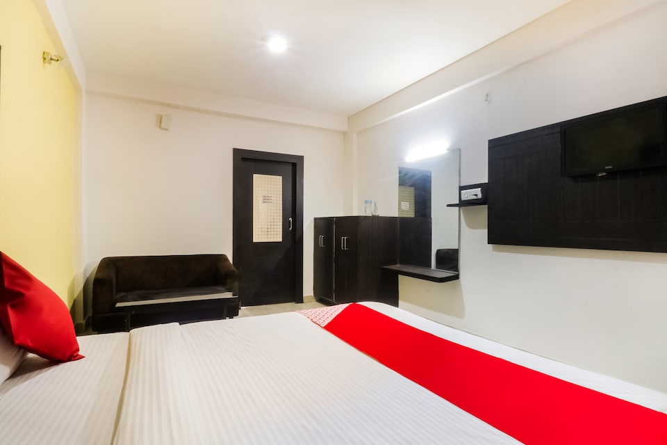 Flagship Hotel G R Palace, Swargdwar Puri, Puri