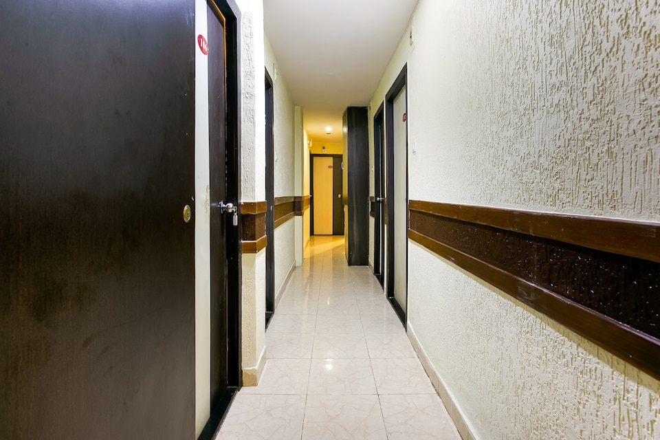 OYO 60036 Hotel Red Palms, Mumbai Bandra-Khar-Santacruz, Mumbai