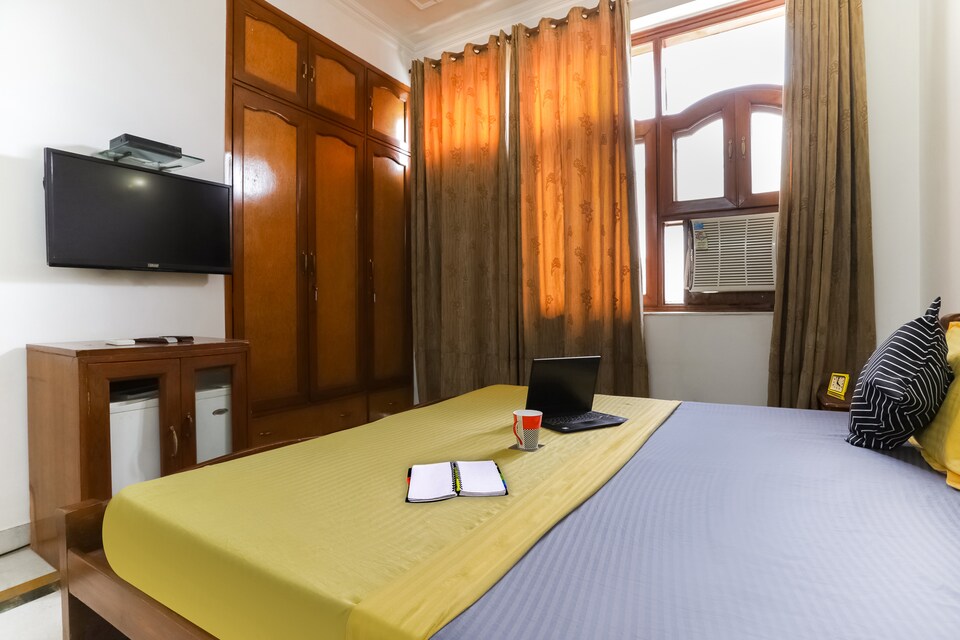 OYO LIFE GRG1690 Golf Course Rd, Golf Course Road, Gurgaon