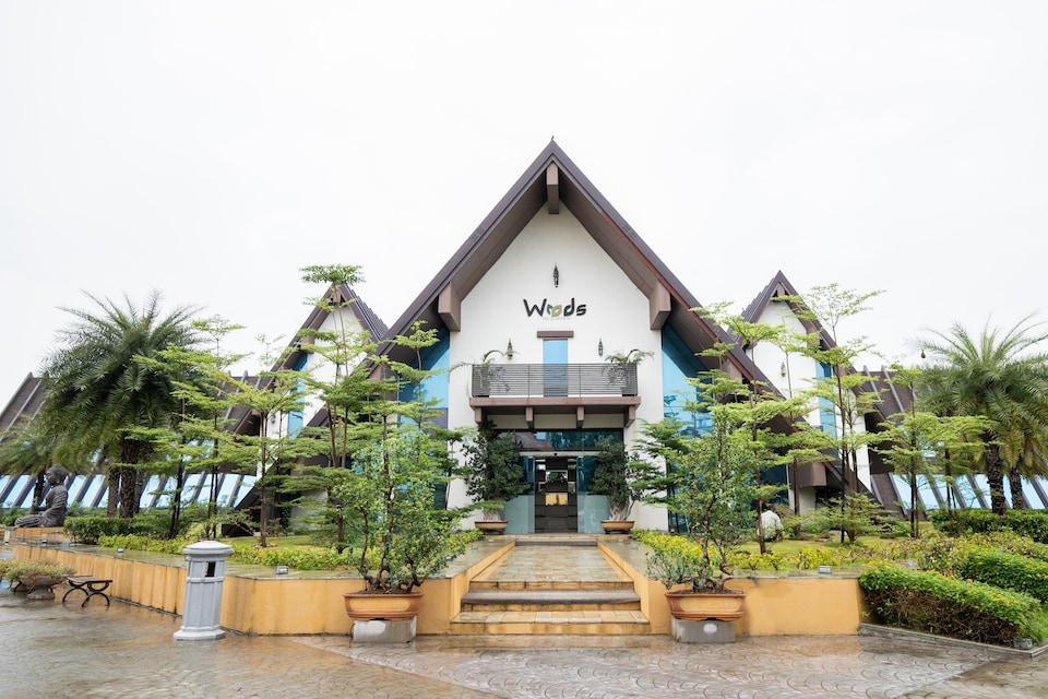 Palette - Woods Club, Valsad, Valsad