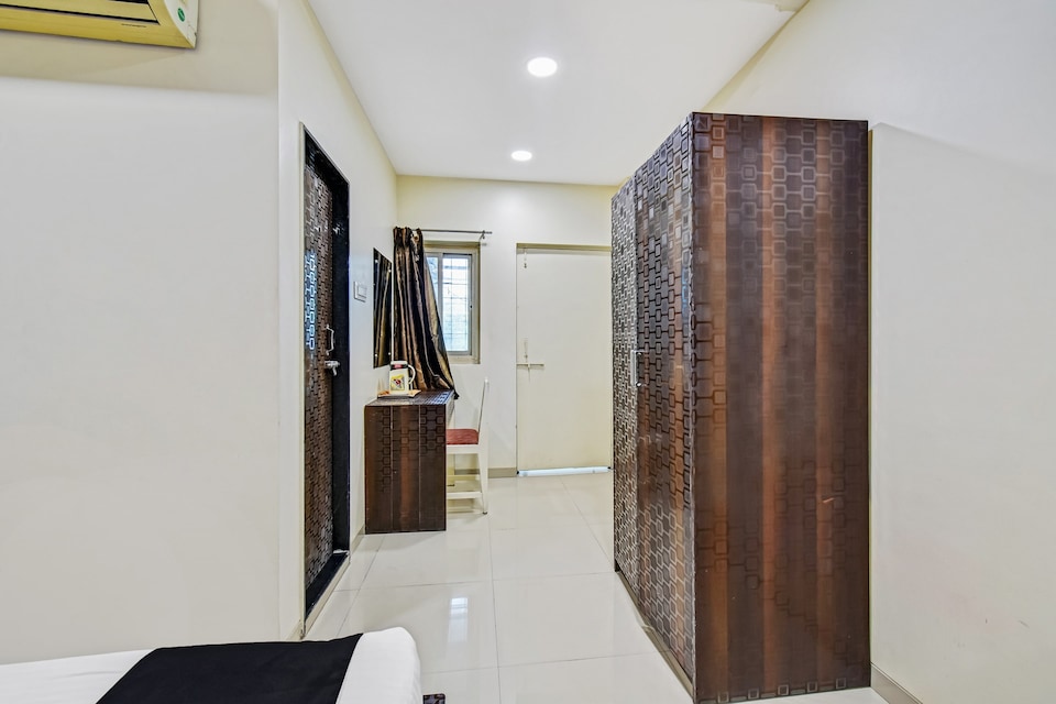 Capital O 60064 Hotel Sparkling Pearl, Railway Station - Aurangabad, Aurangabad