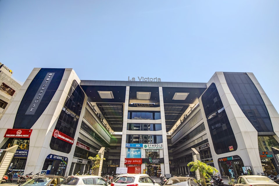 Townhouse LA VICTORIA, Adajan, Surat