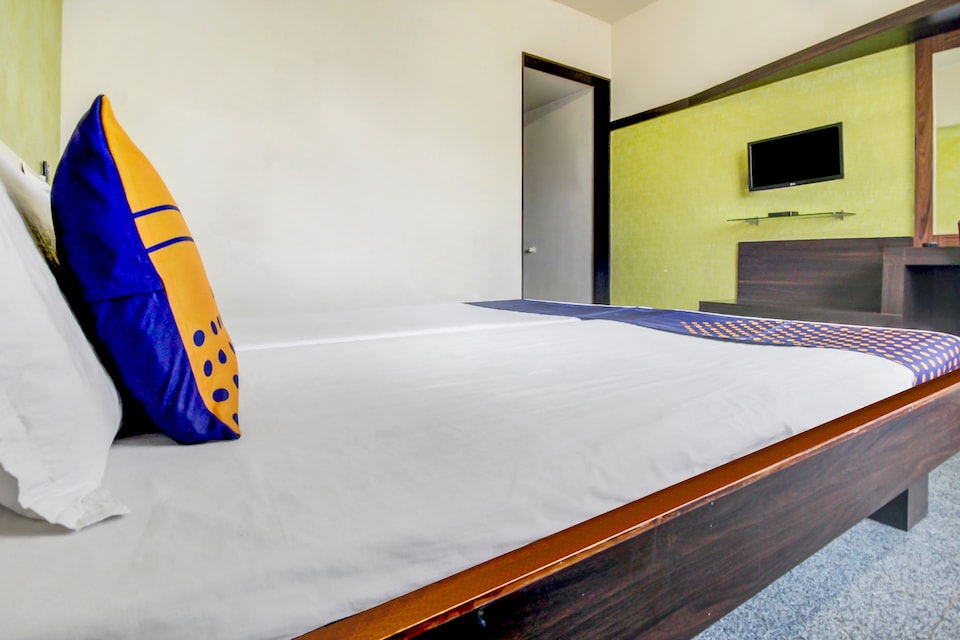 OYO 60208 Hotel Ashoka Deluxe Lodging And Restaurant, Hubli, Hubli-Dharwad