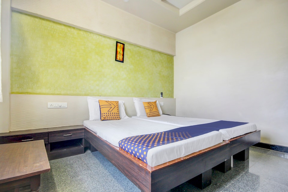 OYO 60208 Hotel Ashoka Deluxe Lodging And Restaurant, Hubli, Hubli-Dharwad