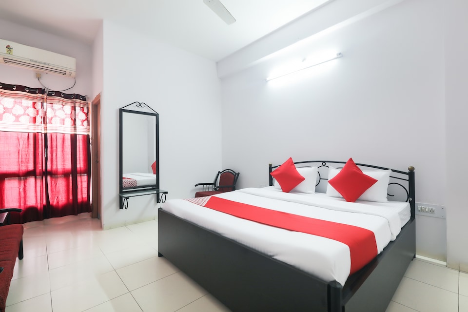 OYO 60214 Hotel Bandhan, Bapat Squre, Indore