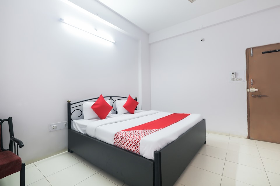 OYO 60214 Hotel Bandhan, Bapat Squre, Indore