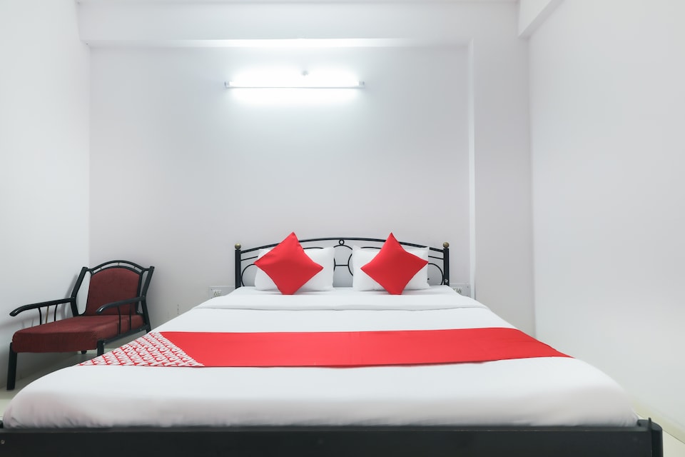 OYO 60214 Hotel Bandhan, Bapat Squre, Indore