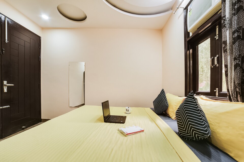 OYO LIFE DEL1994 GTB Nagar Metro, North Delhi, Delhi