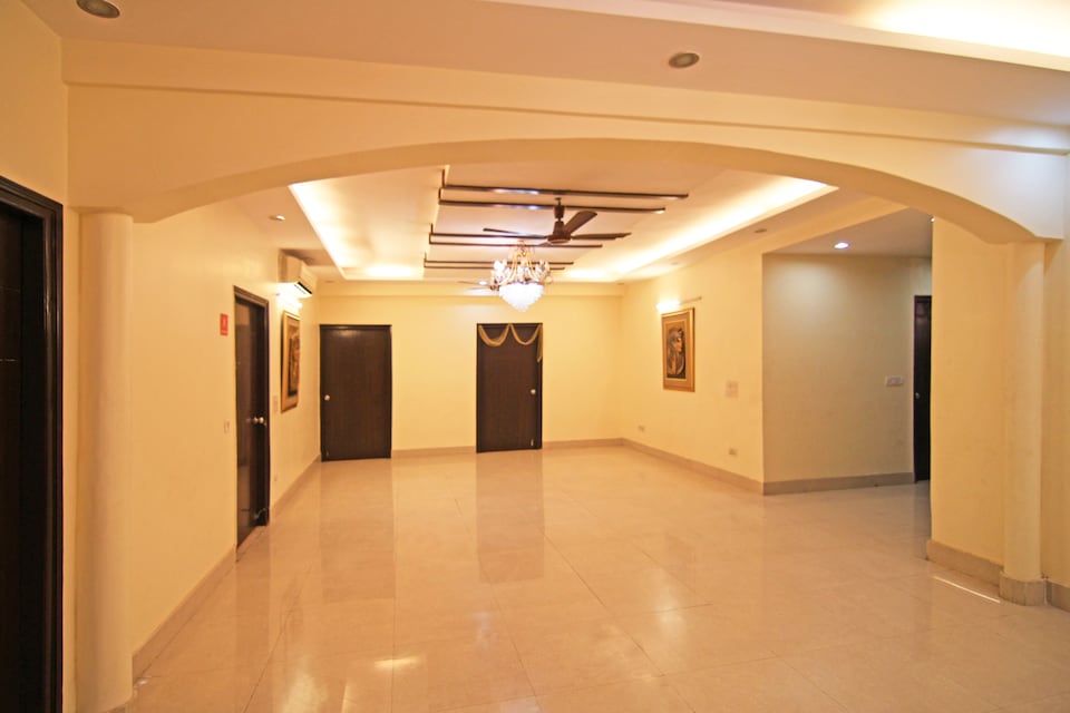 OYO 4914 Home Stay Little Hutt, Rajouri Garden Delhi, Delhi