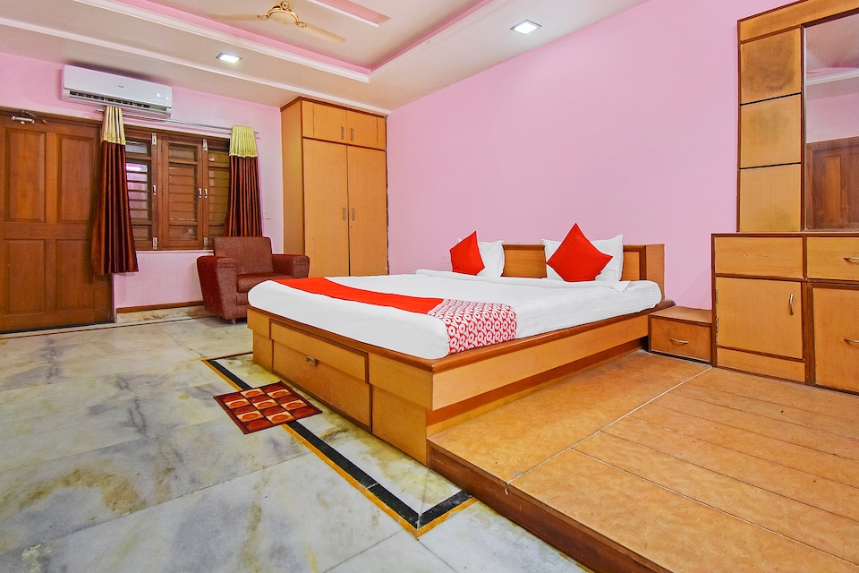 OYO 60293 Shivi Residency, Padav, Gwalior