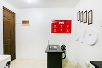 OYO 401 Ridgewood Tower