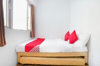 OYO 401 Ridgewood Tower