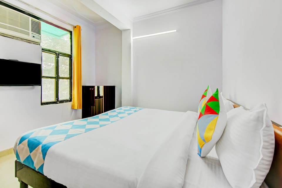 OYO Home 60309 Peaceful Home Stay, Anand Vihar Delhi, Delhi