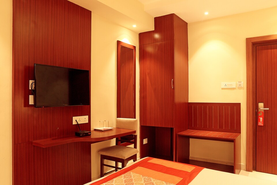 OYO 4927 Hotel Aura, Esplanade Kolkata, Kolkata