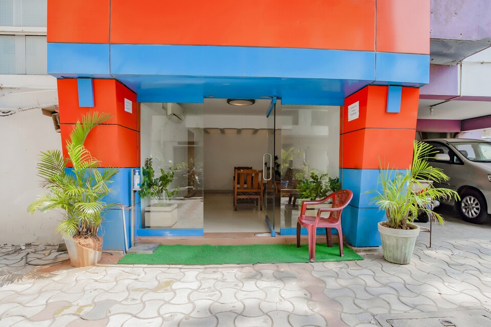 CAPITAL O 60389 Crescent Inn, Thiruvanmiyur Chennai, Chennai