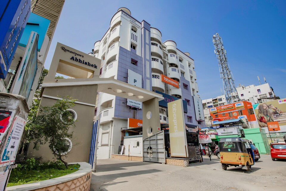 CAPITAL O 60389 Crescent Inn, Thiruvanmiyur Chennai, Chennai
