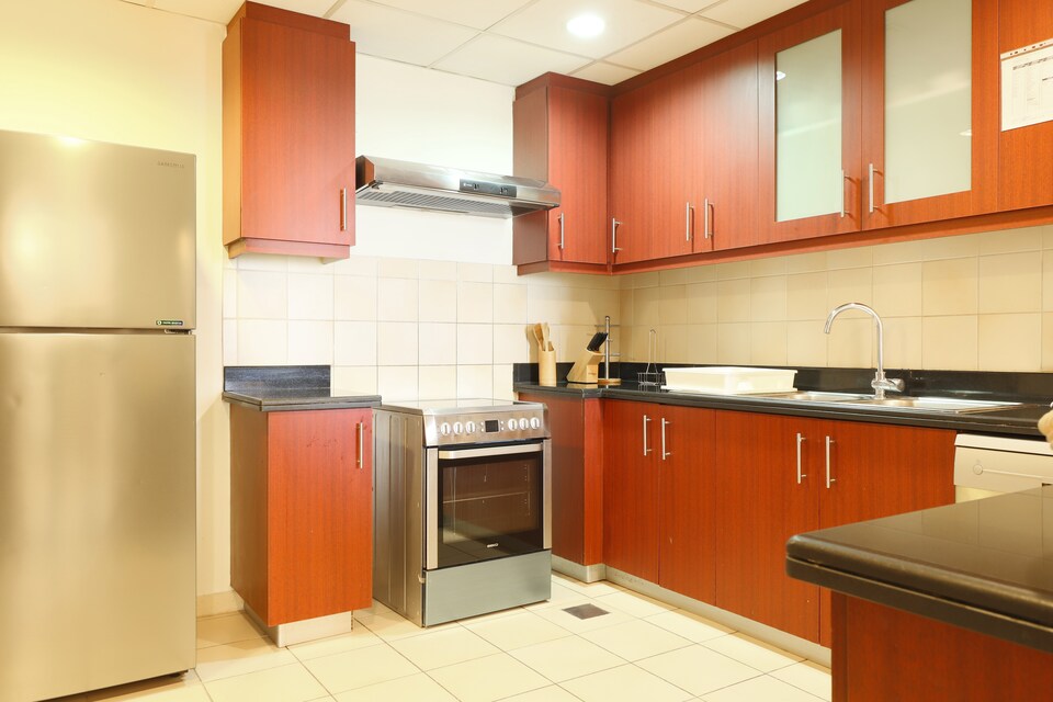 OYO Home 283 3BHK 1602, rimal 3, Jumeirah Beach Residence Dubai, Dubai