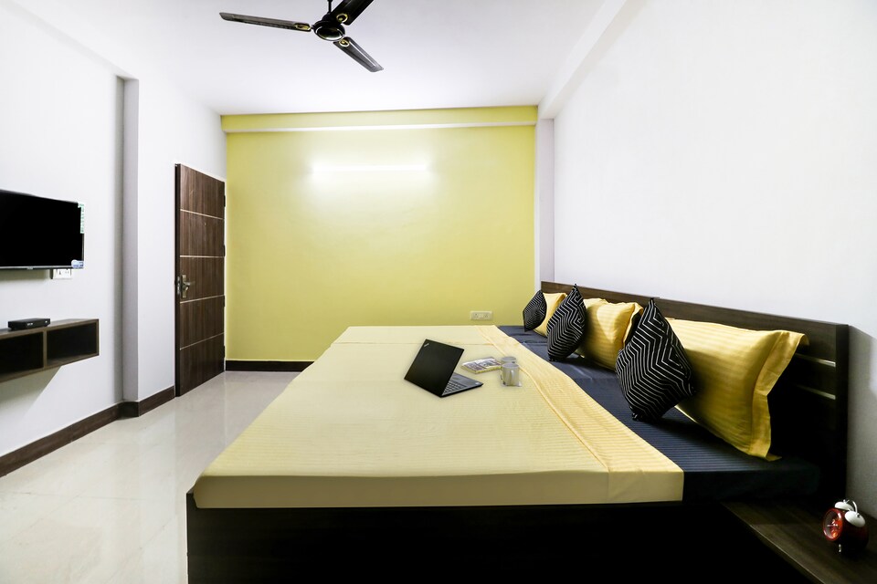 OYO LIFE GRG1696 Sector 54 Metro, Golf Course Road, Gurgaon