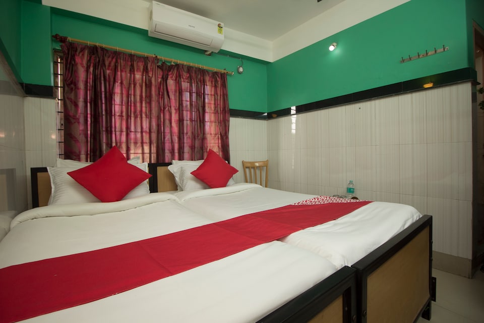 OYO 16064 Hotel Tirupati, New Jalpaiguri Station Area Siliguri, Siliguri