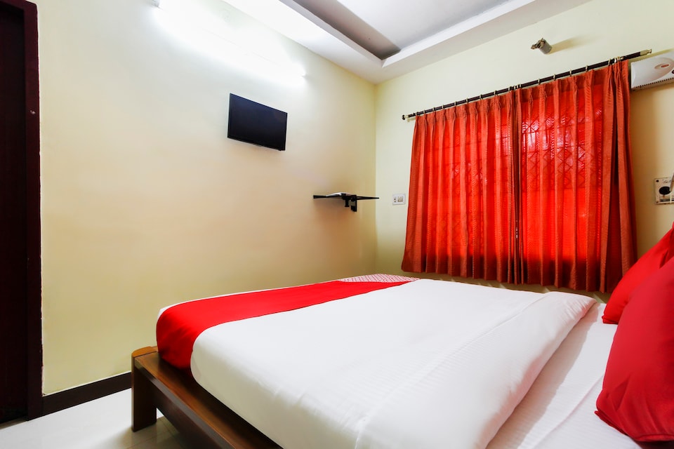 OYO 60444 Hotel New Tamilnadu, Reddipatti Salem-II, Salem