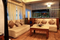 OYO Salt Lake Near Mani Square