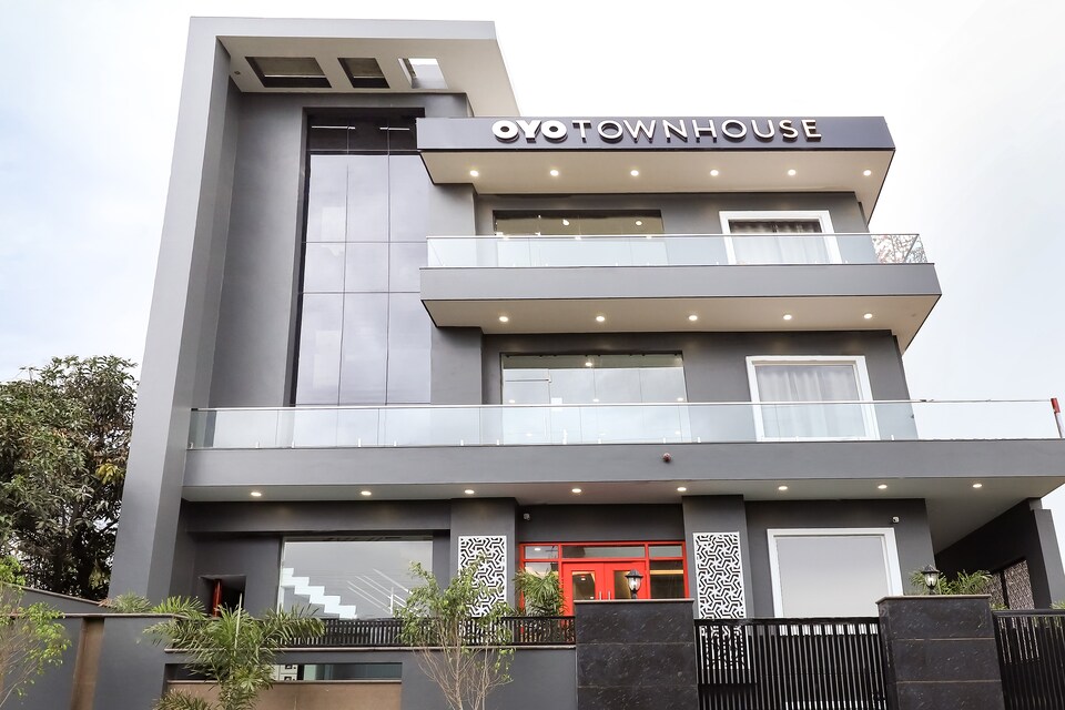 OYO Townhouse 383 Kathauta Near Indira Nagar Metro Station, Gomti Nagar Lucknow, Lucknow