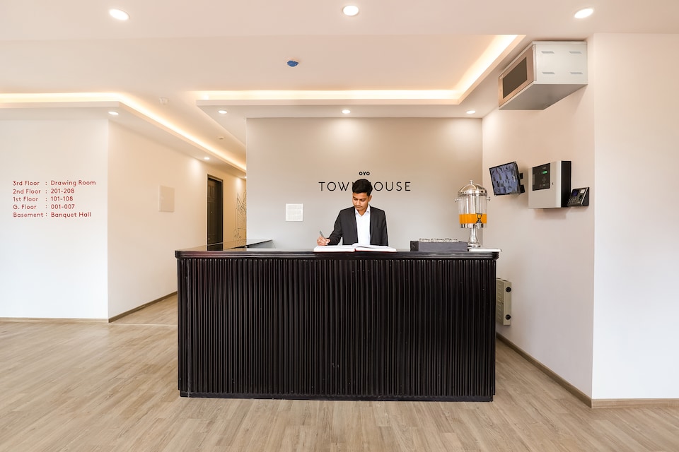 OYO Townhouse 383 Kathauta Near Indira Nagar Metro Station, Gomti Nagar Lucknow, Lucknow