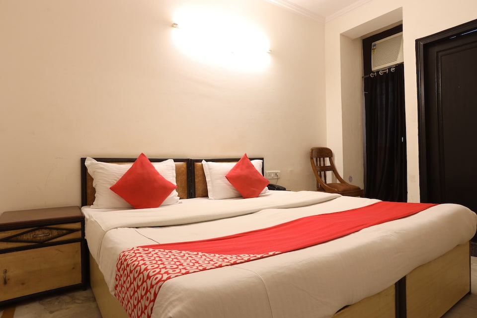 OYO Hotel Silver Rooms Near Gurudwara Shri Bangla Sahib, Karol Bagh Delhi, Delhi