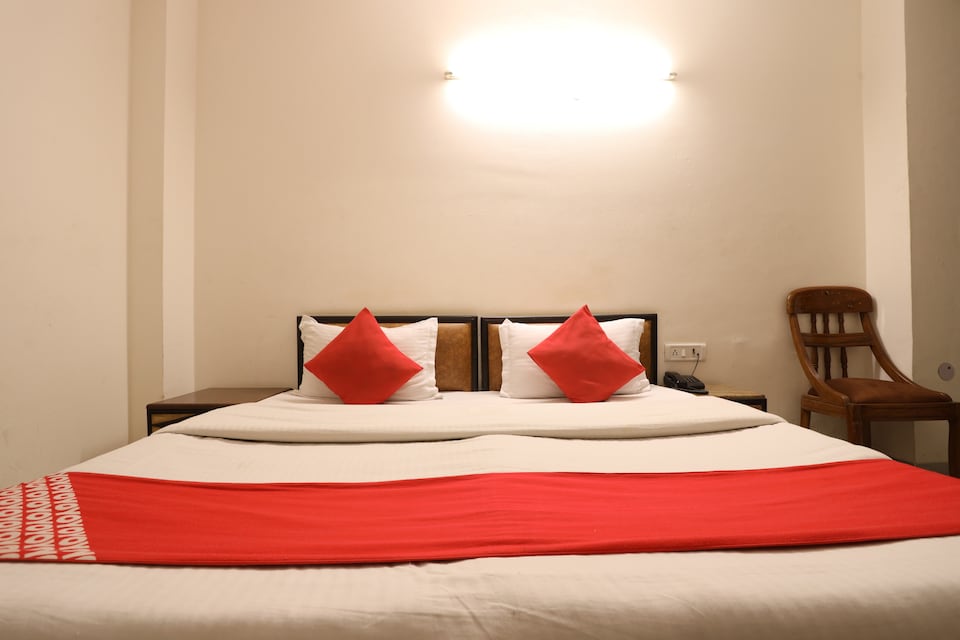 OYO Hotel Silver Rooms Near Gurudwara Shri Bangla Sahib, Karol Bagh Delhi, Delhi