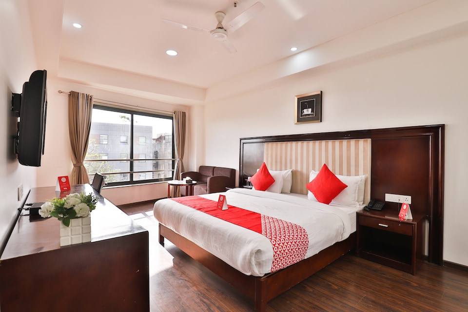 OYO 4938 Hotel Dev Aadi, Navrangpura Ahmedabad, Ahmedabad