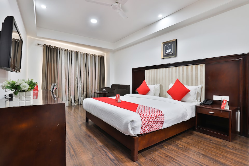 OYO 4938 Hotel Dev Aadi, Navrangpura Ahmedabad, Ahmedabad