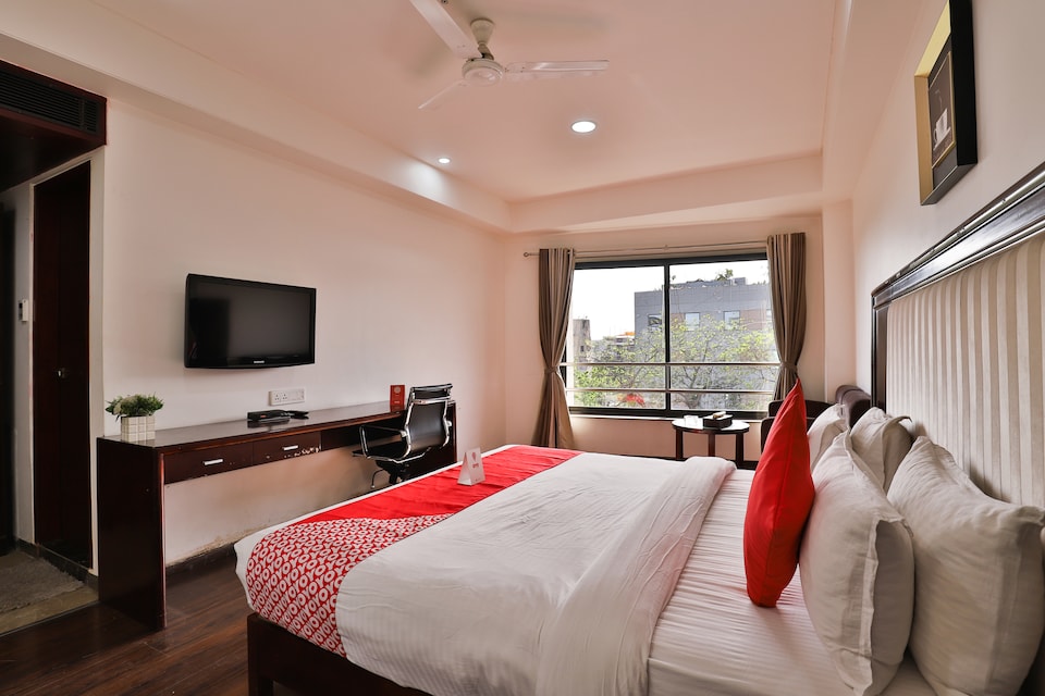OYO 4938 Hotel Dev Aadi, Navrangpura Ahmedabad, Ahmedabad