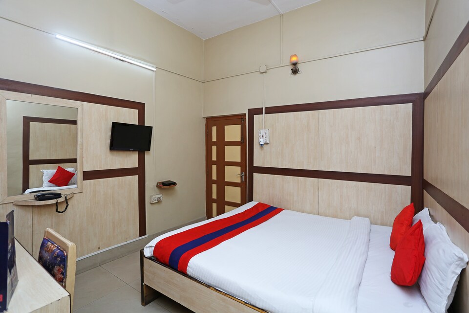 OYO Flagship 60504 Hotel Marina Beniapukur, Park Circus Kolkata, Kolkata